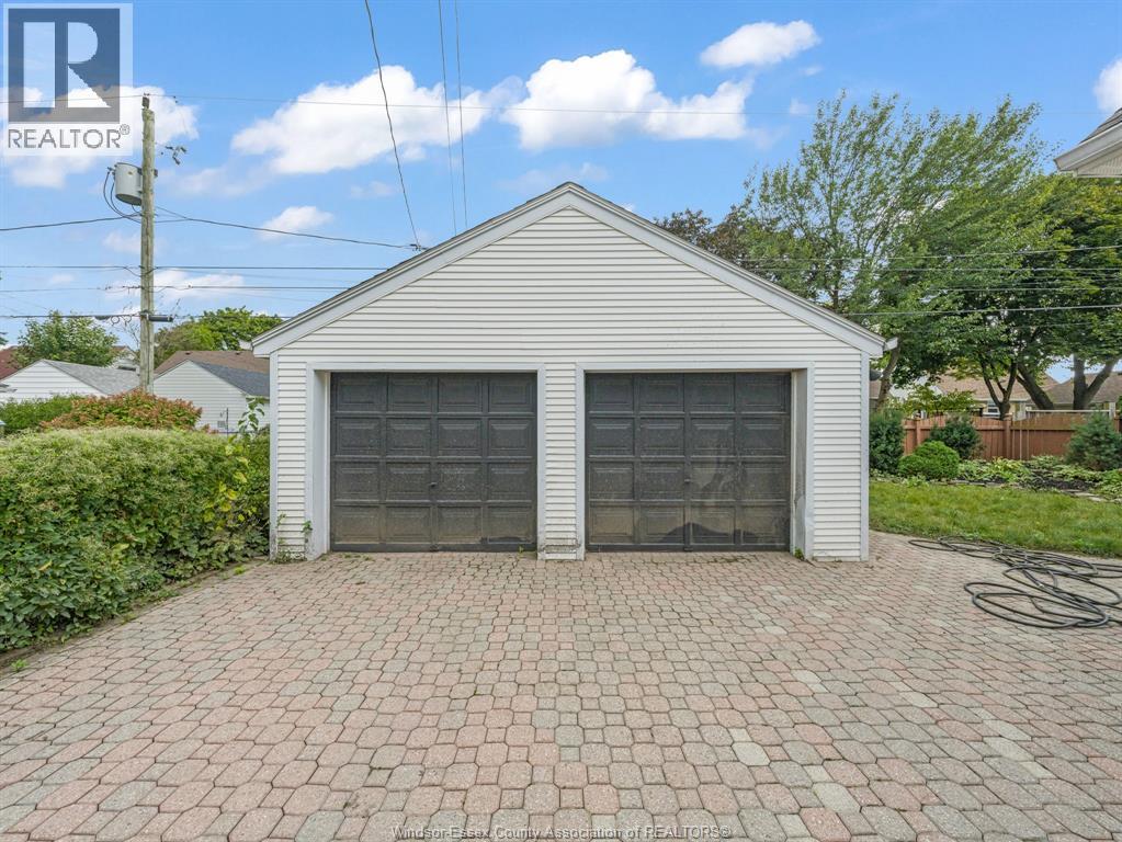 2584 Chilver, Windsor, Ontario  N8W 2V9 - Photo 3 - 26022549