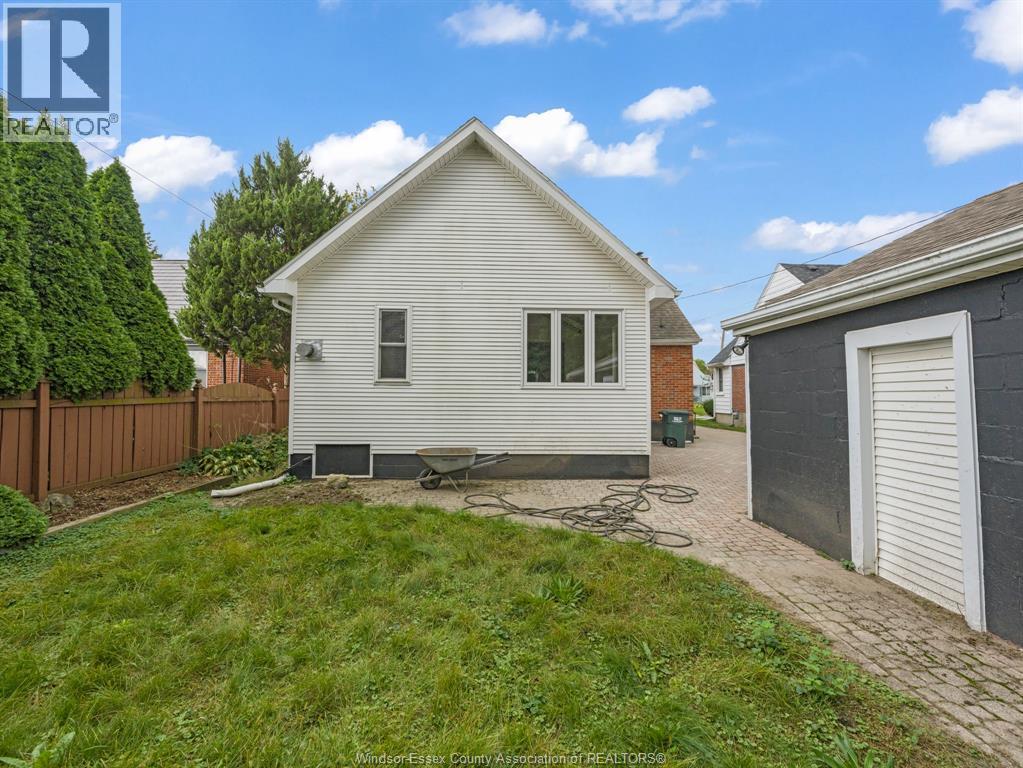 2584 Chilver, Windsor, Ontario  N8W 2V9 - Photo 4 - 26022549