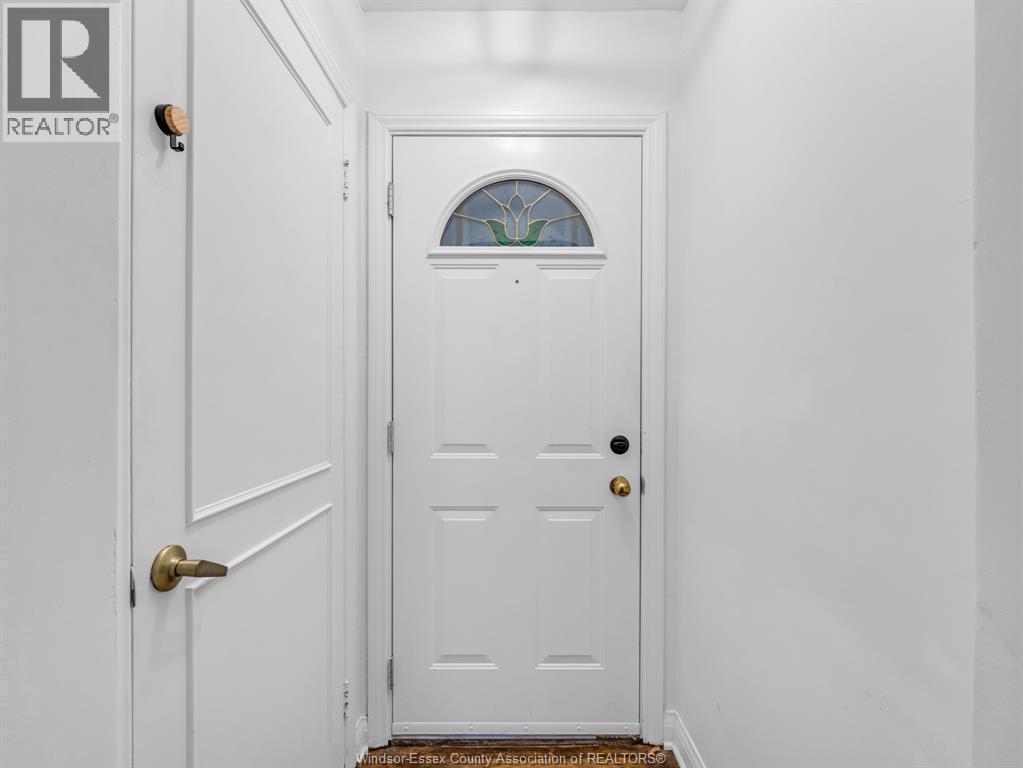 2584 Chilver, Windsor, Ontario  N8W 2V9 - Photo 5 - 26022549
