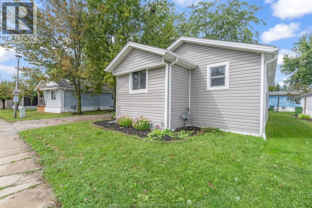 152 Dana Drive, Essex, Ontario  N8M 2A5 - Photo 2 - 26022554
