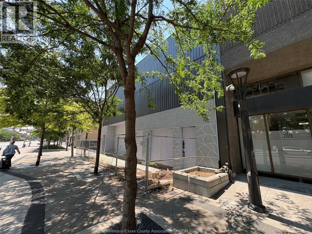 747 OUELLETTE AVENUE, Windsor, Ontario