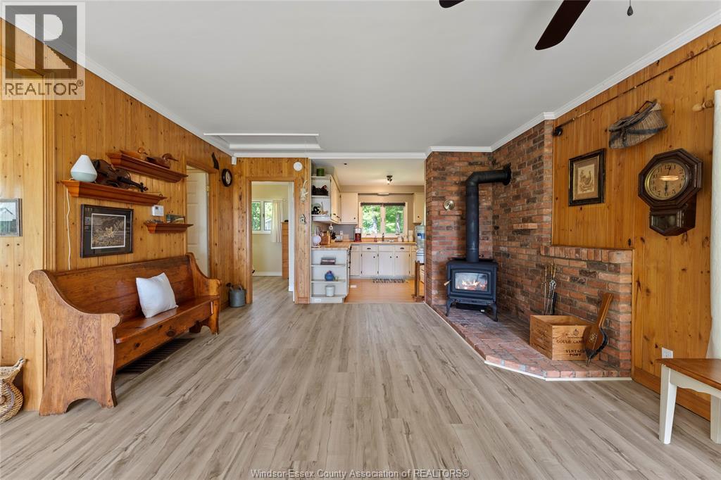 17520 Lakeshore Road, Rondeau Park, Ontario  N0P 1X0 - Photo 11 - 26022512