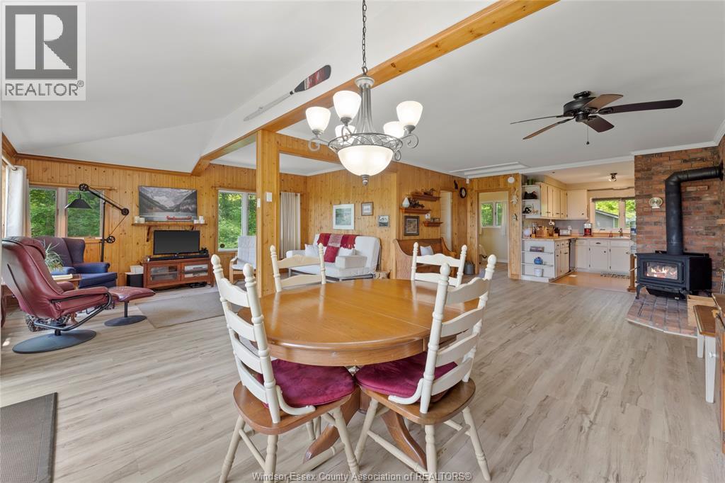 17520 Lakeshore Road, Rondeau Park, Ontario  N0P 1X0 - Photo 14 - 26022512