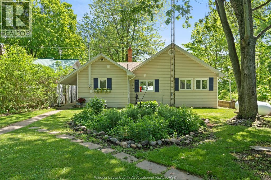 17520 Lakeshore Road, Rondeau Park, Ontario  N0P 1X0 - Photo 2 - 26022512
