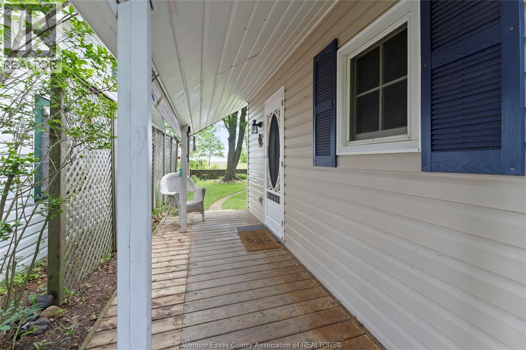 17520 Lakeshore Road, Rondeau Park, Ontario  N0P 1X0 - Photo 3 - 26022512