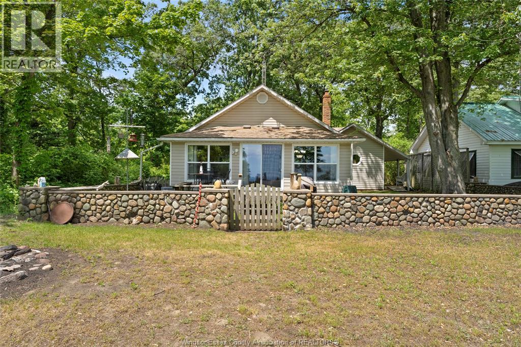 17520 Lakeshore Road, Rondeau Park, Ontario  N0P 1X0 - Photo 36 - 26022512