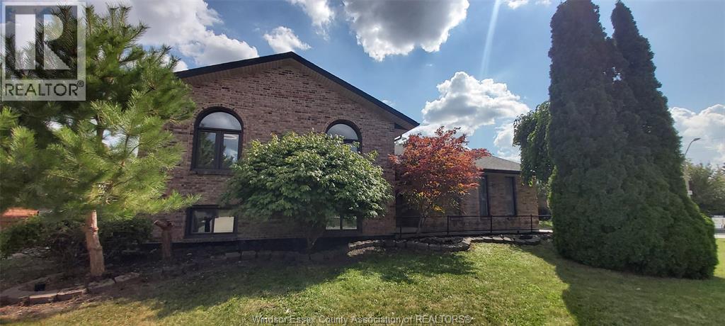 8339 KINGSTON CRESCENT, Windsor, Ontario