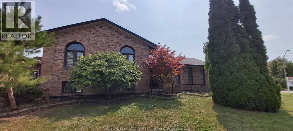 8339 Kingston Crescent, Windsor, Ontario  N8S 4R7 - Photo 2 - 26022601