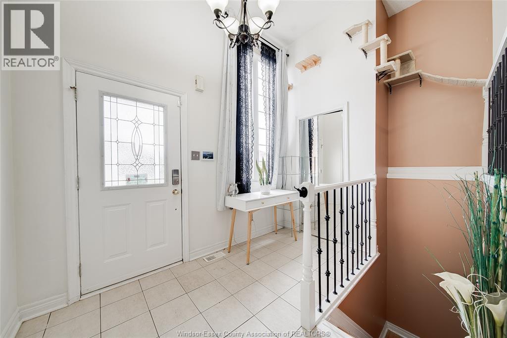 1565 Heatherglen, Tecumseh, Ontario  N8N 5B5 - Photo 2 - 26022398