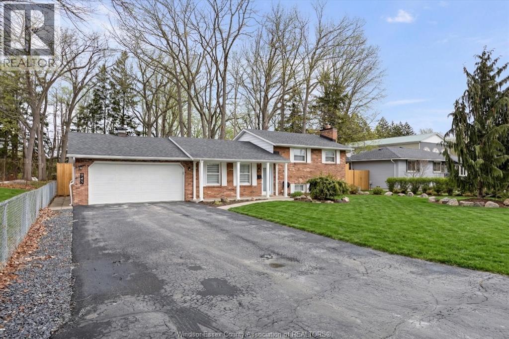 945 Laurier, Lasalle, Ontario  N9J 1M9 - Photo 2 - 26022641