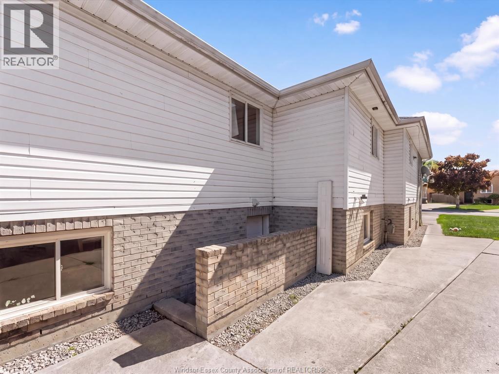 75 Sutton, Leamington, Ontario  N8H 5E9 - Photo 18 - 26022645