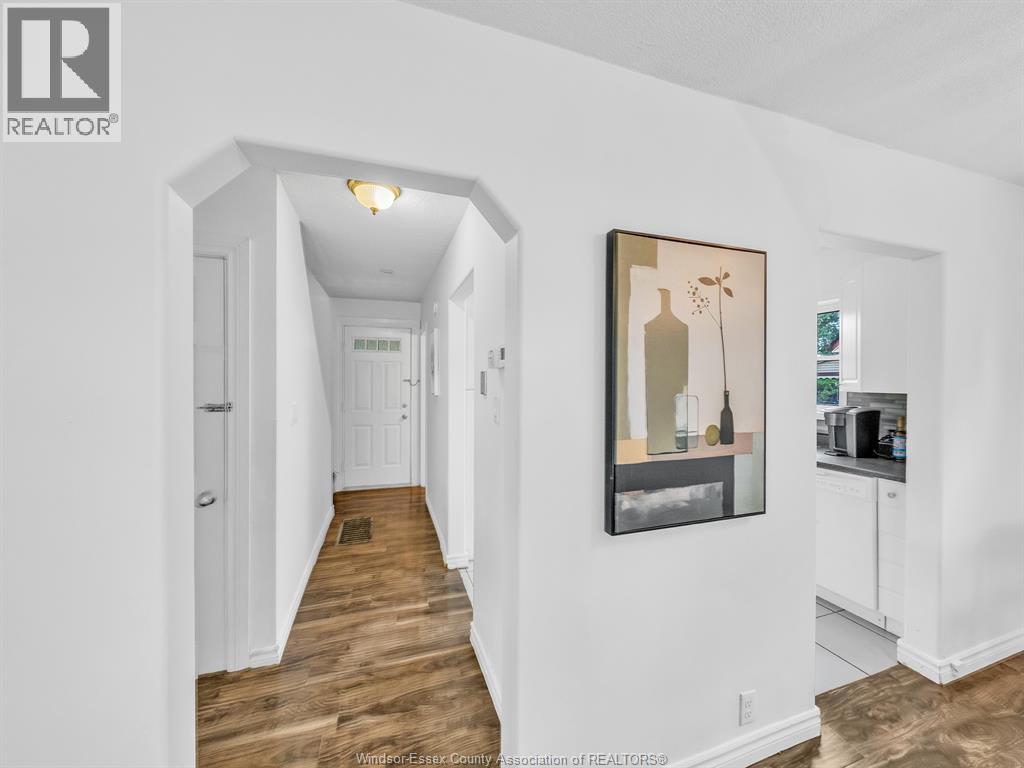 2187 Girardot, Windsor, Ontario  N9B 1R3 - Photo 13 - 26022678