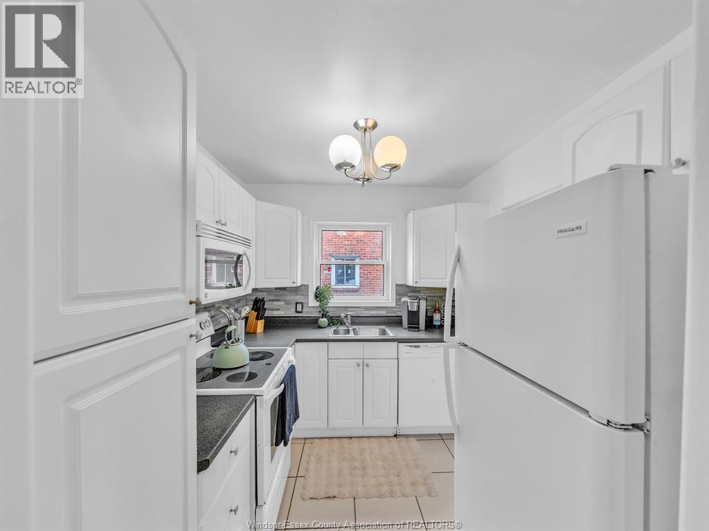 2187 Girardot, Windsor, Ontario  N9B 1R3 - Photo 14 - 26022678