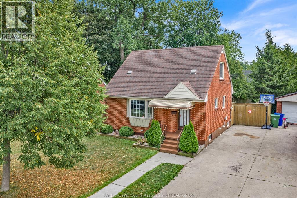 2187 Girardot, Windsor, Ontario  N9B 1R3 - Photo 2 - 26022678