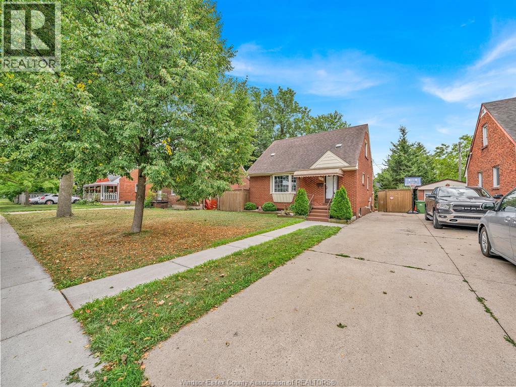 2187 Girardot, Windsor, Ontario  N9B 1R3 - Photo 5 - 26022678