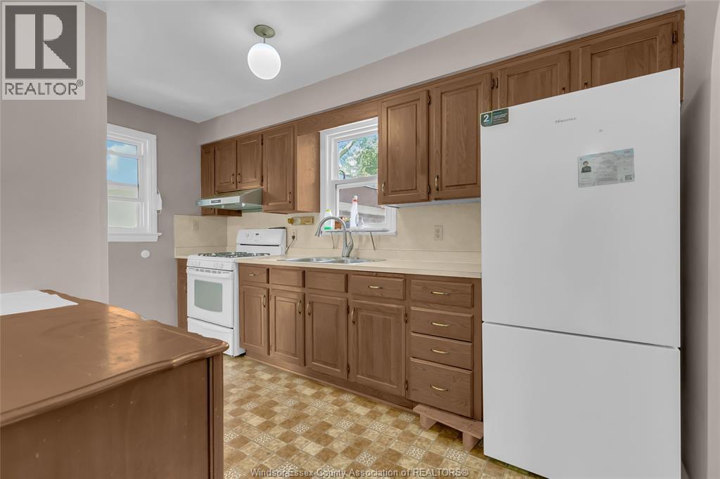 3331 Longfellow, Windsor, Ontario  N9E 2L7 - Photo 10 - 26022684