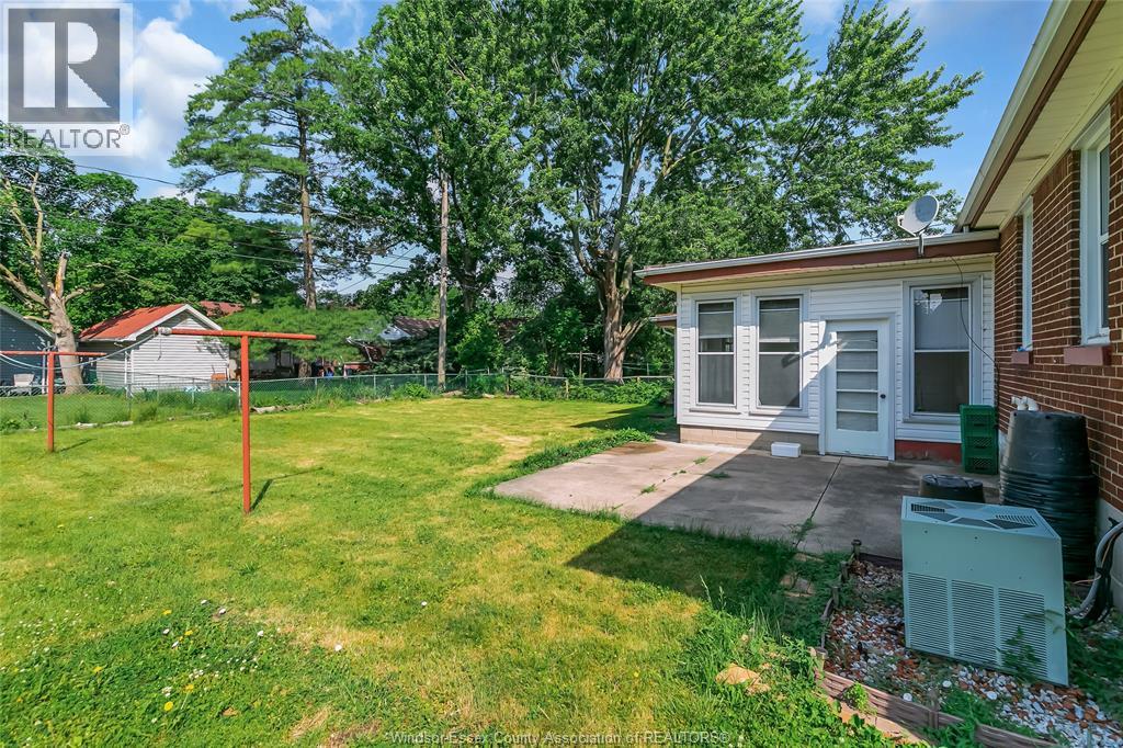 3331 Longfellow, Windsor, Ontario  N9E 2L7 - Photo 26 - 26022684