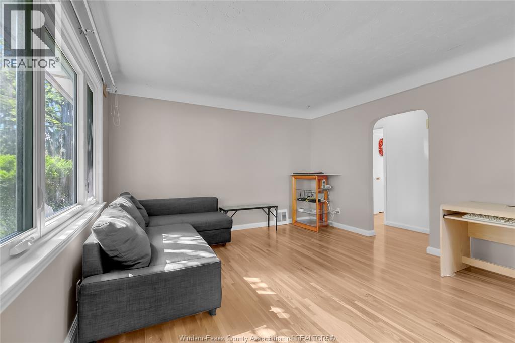 3331 Longfellow, Windsor, Ontario  N9E 2L7 - Photo 5 - 26022684