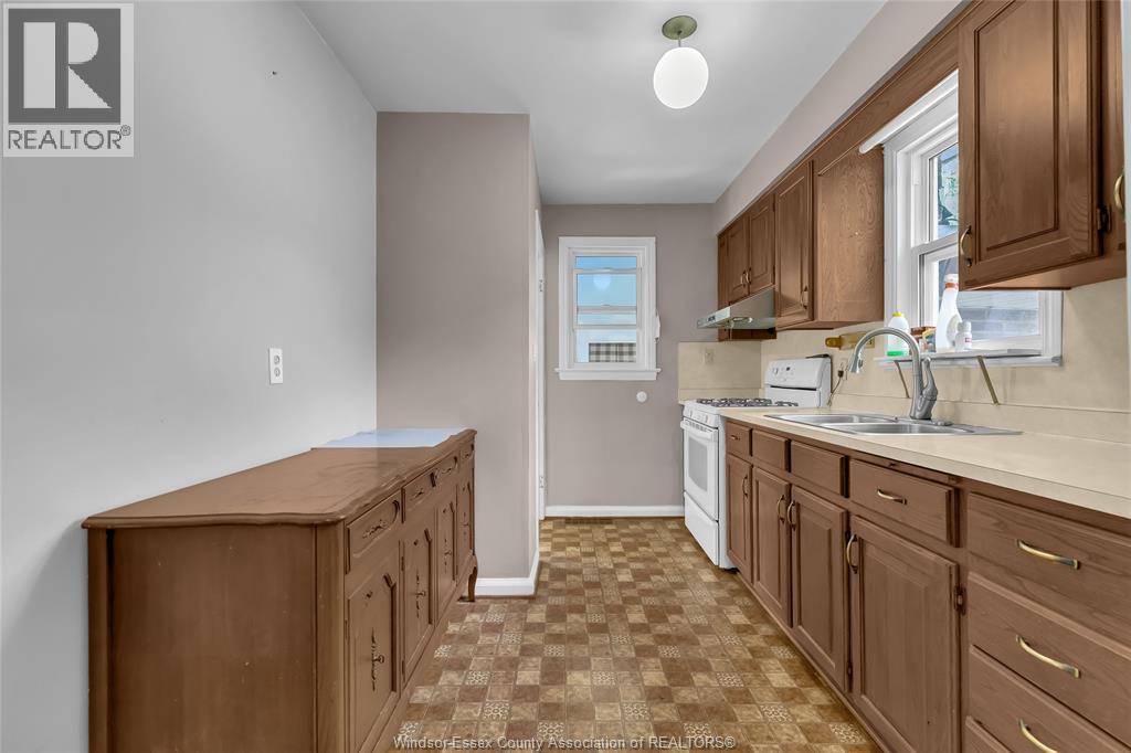 3331 Longfellow, Windsor, Ontario  N9E 2L7 - Photo 9 - 26022684
