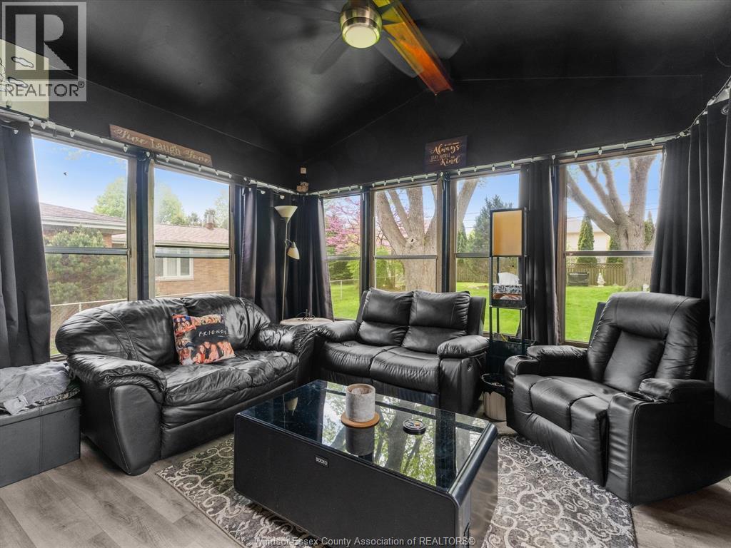 11 Warren Avenue, Leamington, Ontario  N8H 2R3 - Photo 11 - 26022702