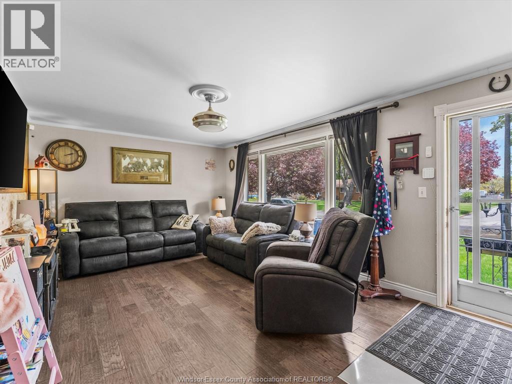 11 Warren Avenue, Leamington, Ontario  N8H 2R3 - Photo 5 - 26022702