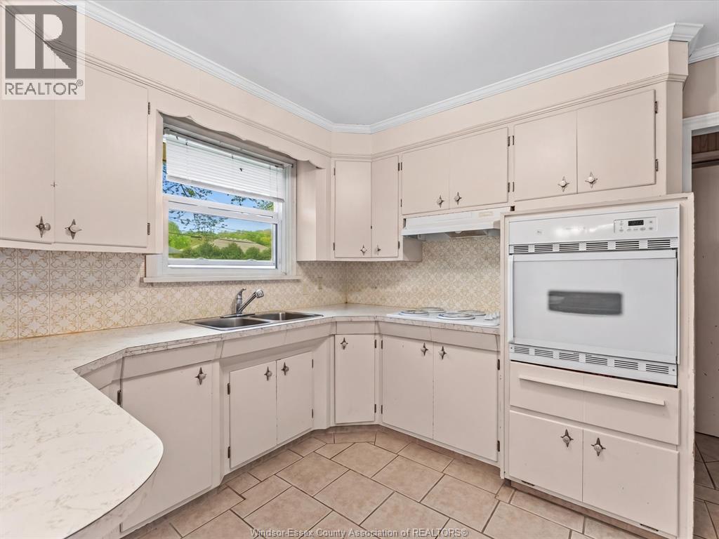 11 Warren Avenue, Leamington, Ontario  N8H 2R3 - Photo 9 - 26022702