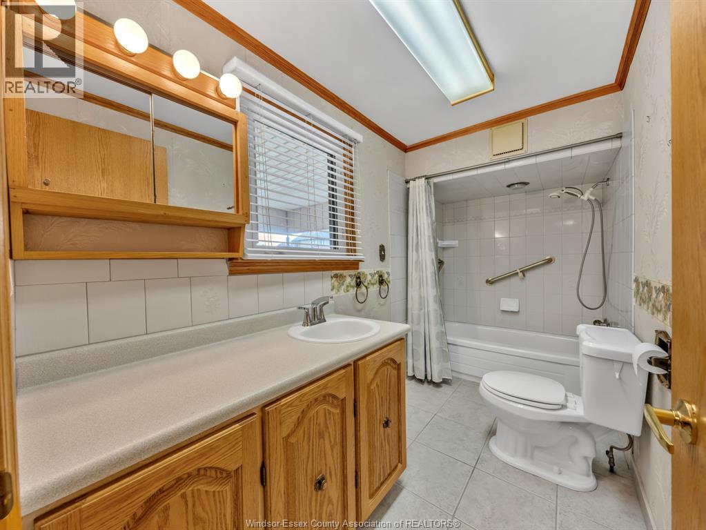 180 Elsworth, Lasalle, Ontario  N9J 1E5 - Photo 12 - 26022753