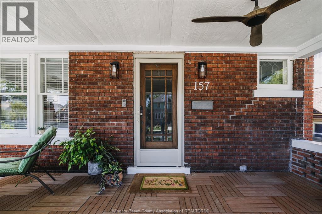 157 Mcewan, Windsor, Ontario  N9B 2E3 - Photo 3 - 26022771