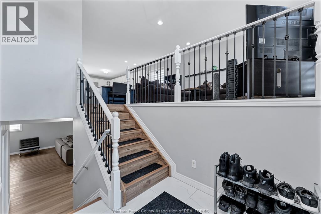 727 Alpenrose, Windsor, Ontario  N9G 2X7 - Photo 2 - 26022782