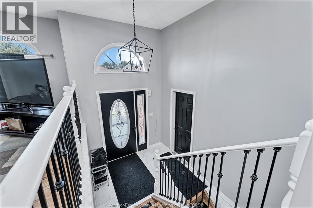 727 Alpenrose, Windsor, Ontario  N9G 2X7 - Photo 3 - 26022782