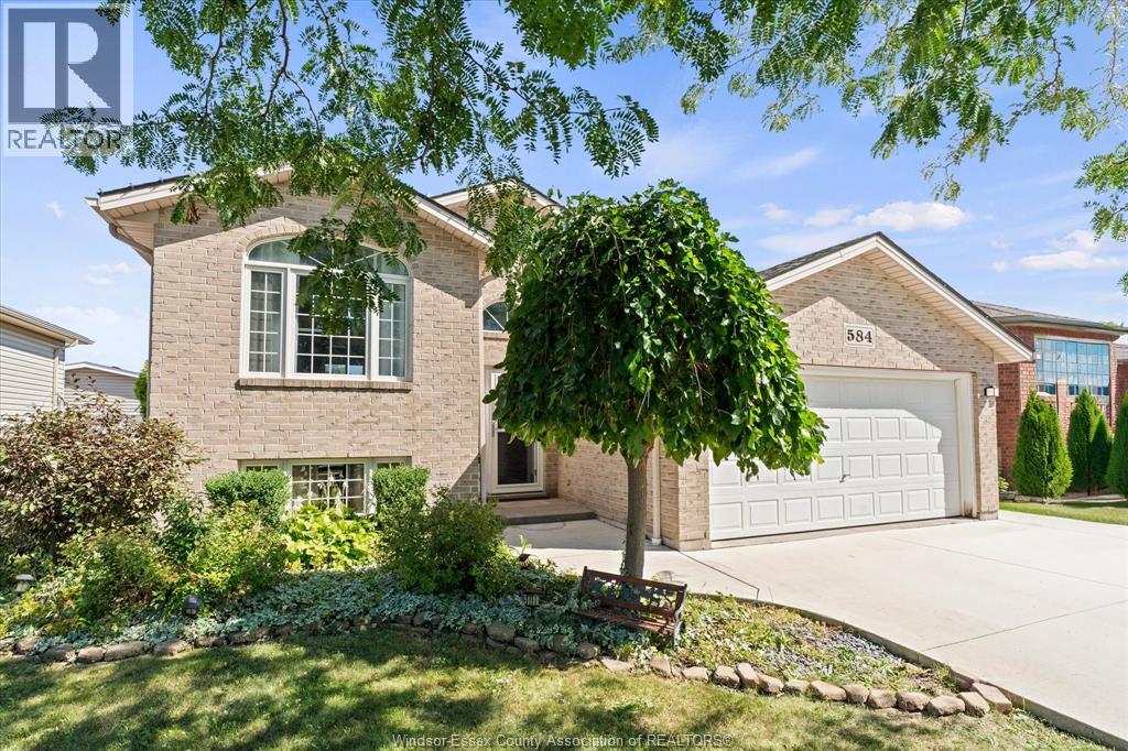 584 PETTYPIECE DRIVE, Amherstburg, Ontario