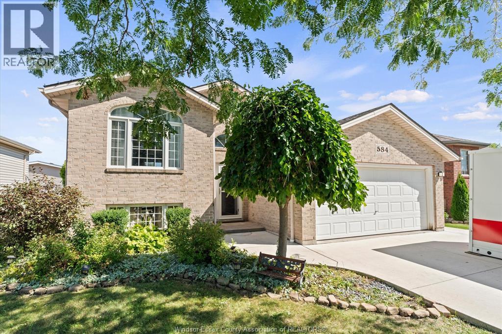 584 Pettypiece Drive, Amherstburg, Ontario  N9V 4C9 - Photo 2 - 26022780