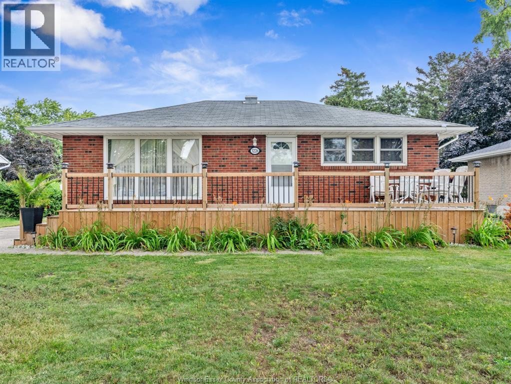 3226 WOODLAWN AVENUE, Windsor, Ontario