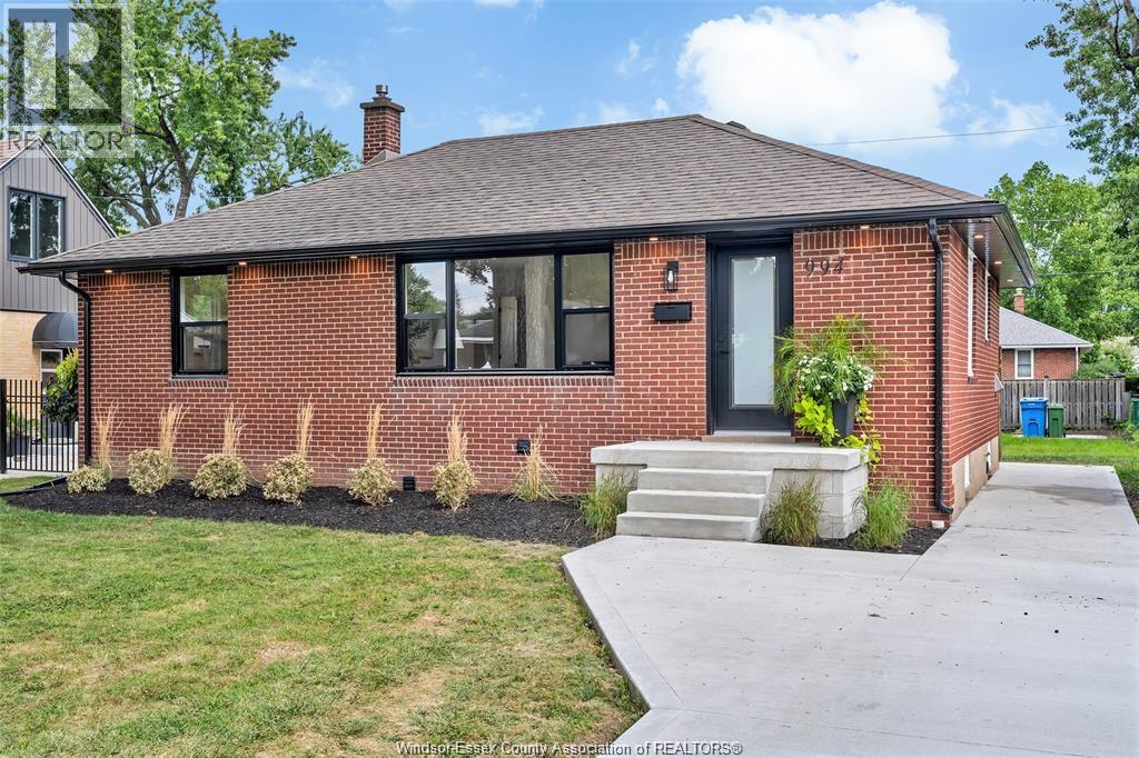 994 Isabelle, Windsor, Ontario  N8S 3B2 - Photo 3 - 26022814