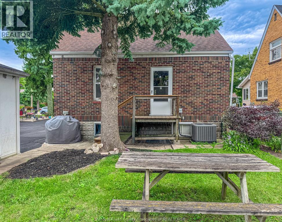 2270 Lillian, Windsor, Ontario  N8X 4B2 - Photo 46 - 26022634