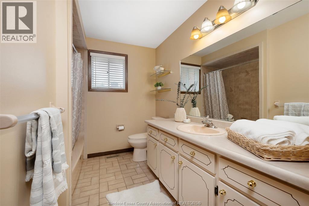 12075 St. Thomas Crescent, Tecumseh, Ontario  N8N 3V6 - Photo 22 - 26022900