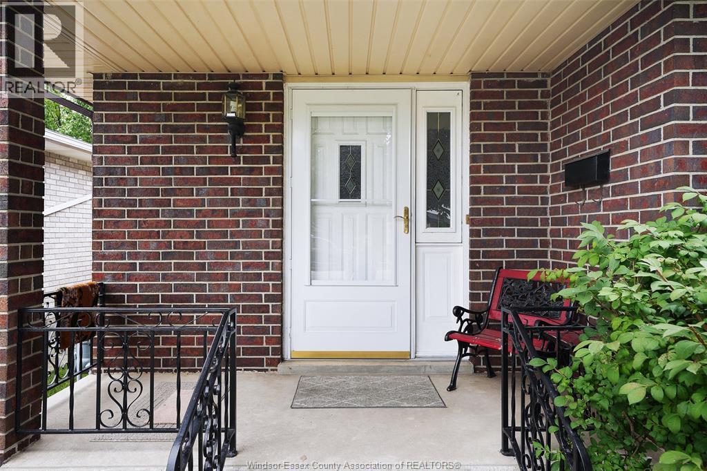 12075 St. Thomas Crescent, Tecumseh, Ontario  N8N 3V6 - Photo 6 - 26022900