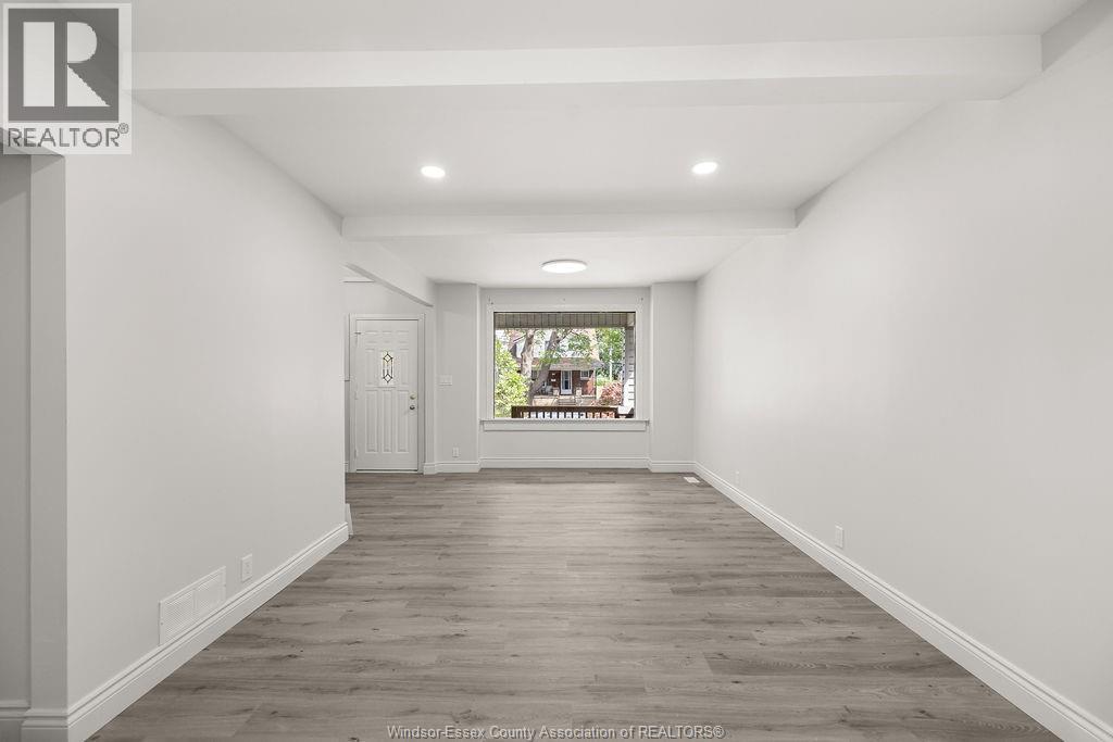 1129 Janette Avenue, Windsor, Ontario  N9A 5A6 - Photo 5 - 26022947