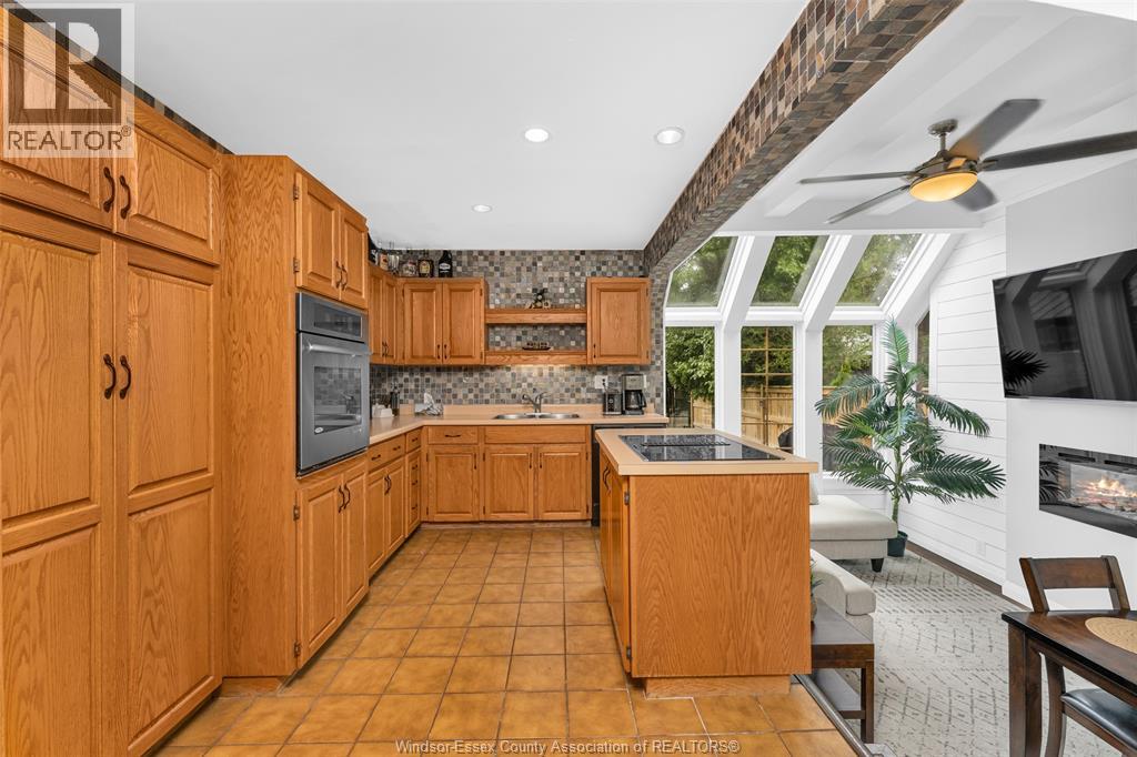 4236 Roseland Drive East, Windsor, Ontario  N9G 1Y7 - Photo 12 - 26022974