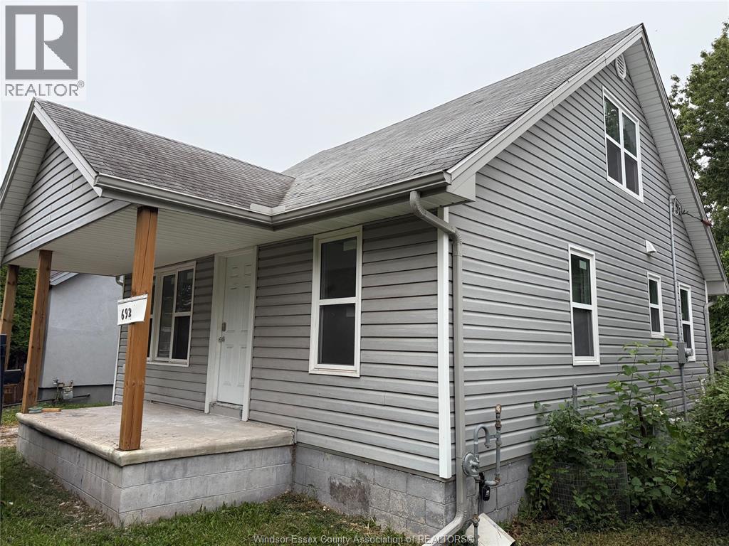 692 CAPITOL, Windsor, Ontario