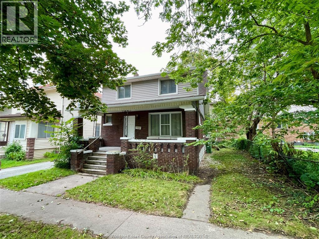 258 Detroit, Windsor, Ontario