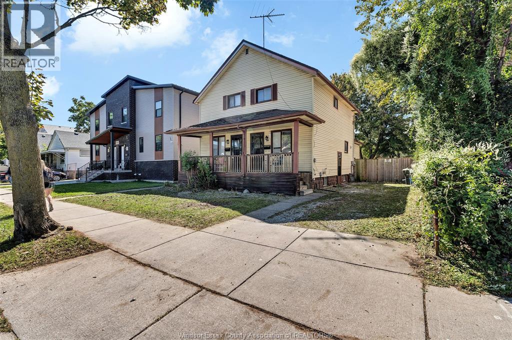 923-925 CALIFORNIA AVENUE, Windsor, Ontario