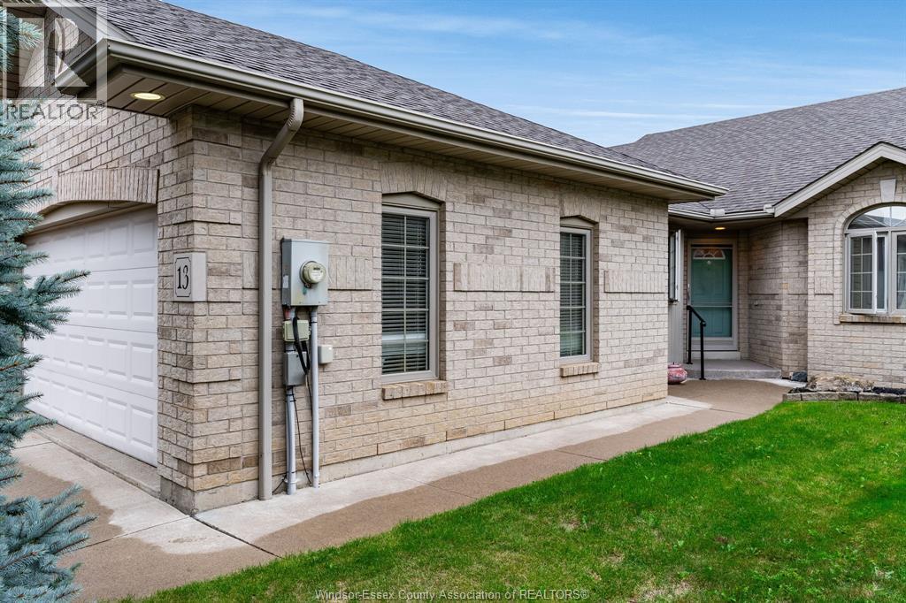 13 Leonard Dr, Kingsville, Ontario