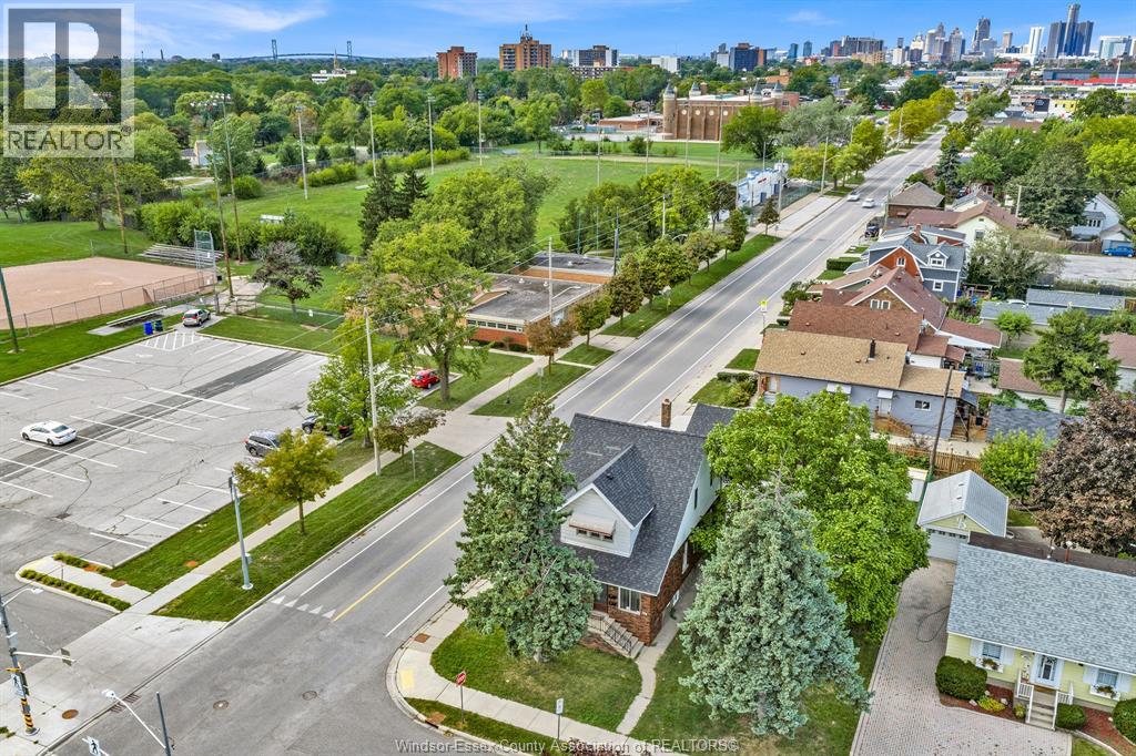 306 Foch, Windsor, Ontario  N8X 2V9 - Photo 1 - 26023040