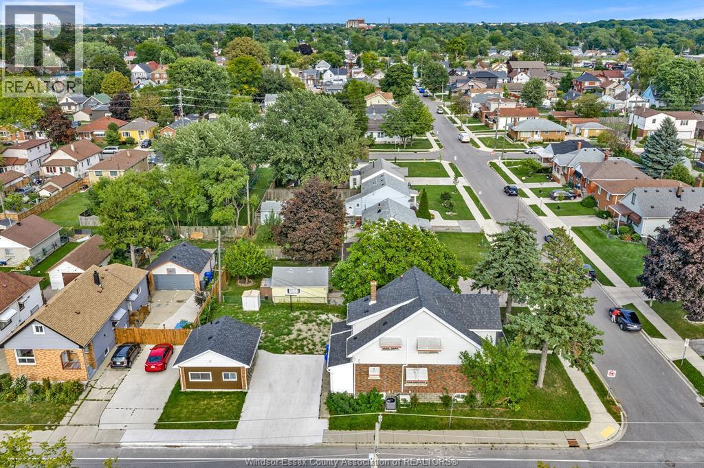 306 Foch, Windsor, Ontario  N8X 2V9 - Photo 2 - 26023040