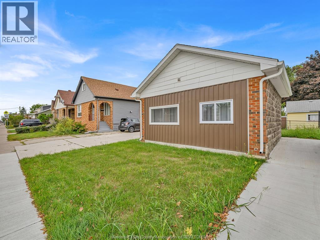 306 Foch, Windsor, Ontario  N8X 2V9 - Photo 3 - 26023040