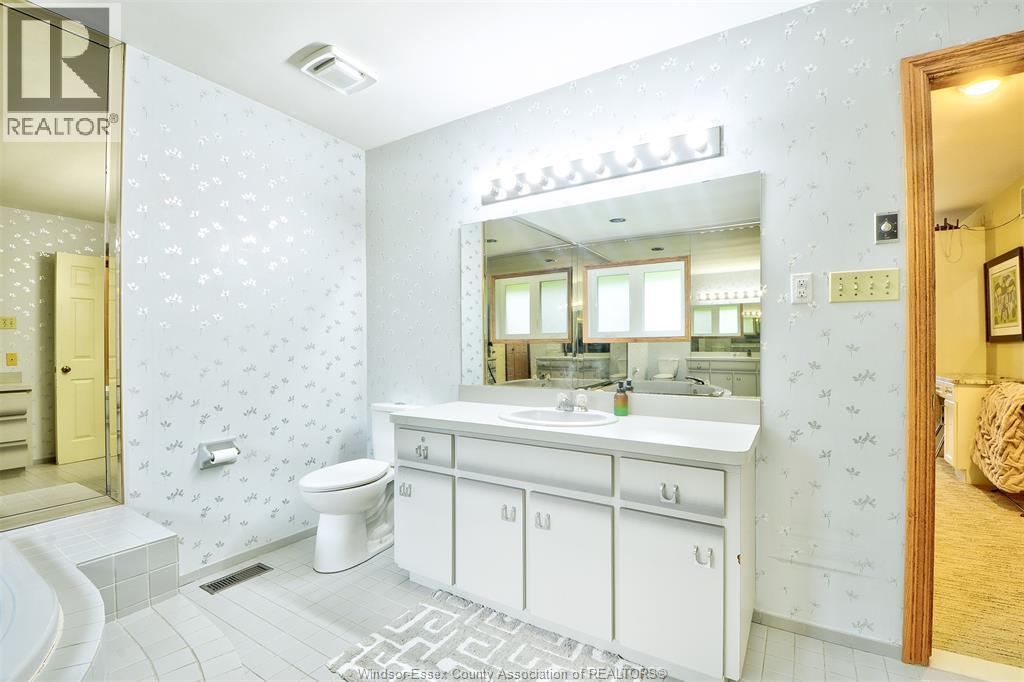 2300 Santo Drive, Windsor, Ontario  N9G 2J8 - Photo 33 - 26023057