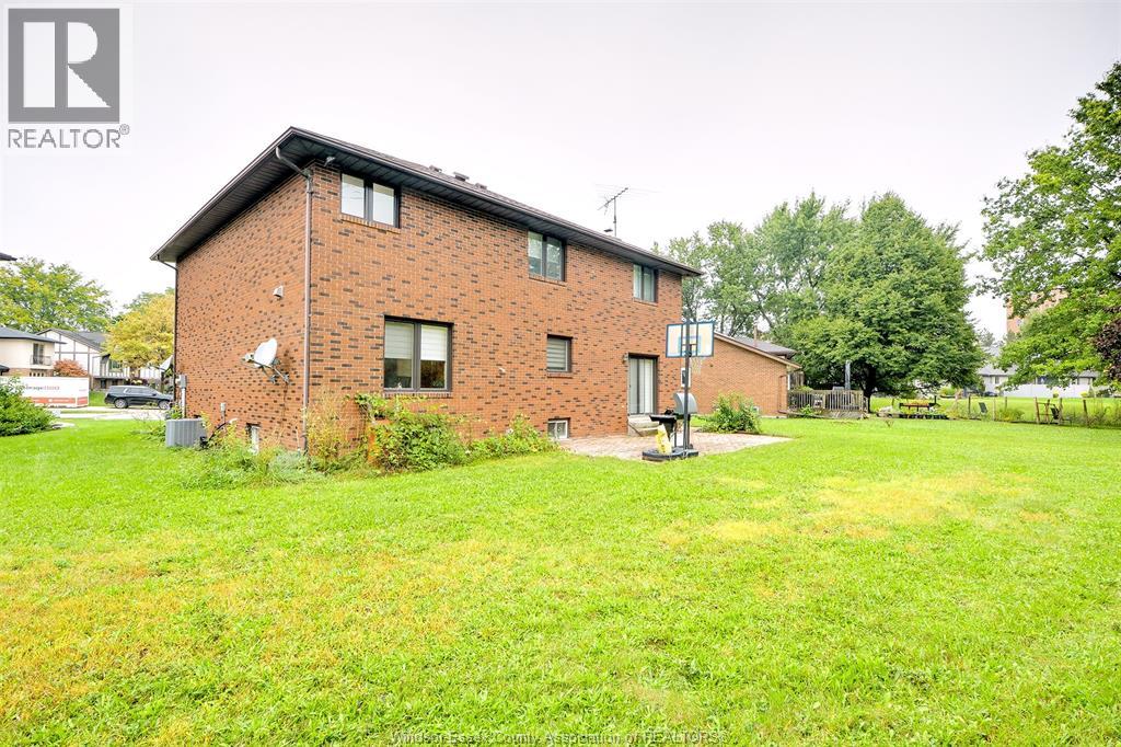 2300 Santo Drive, Windsor, Ontario  N9G 2J8 - Photo 9 - 26023057