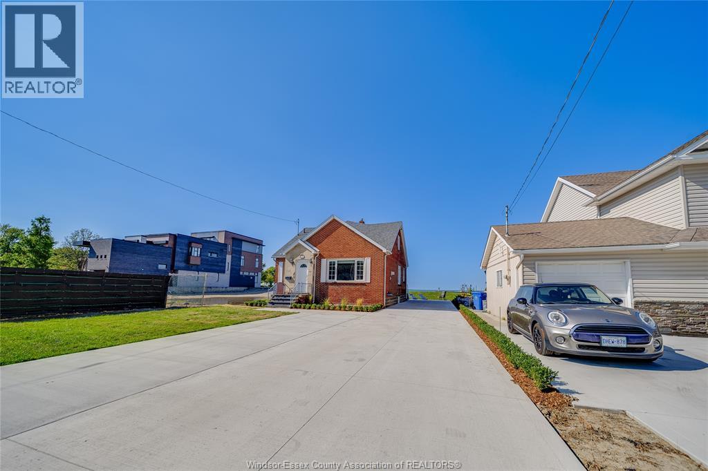 13902 RIVERSIDE DRIVE, Tecumseh, Ontario