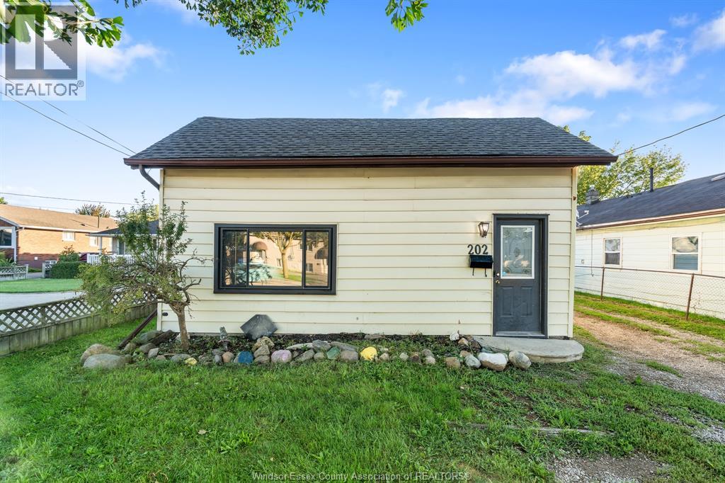 202 SANDYS STREET, Chatham, Ontario